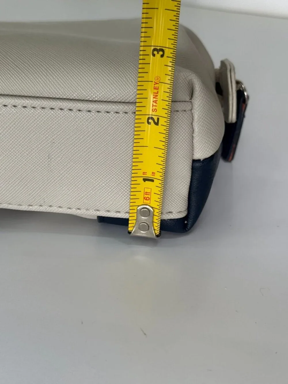 BRIC’S Luxury Travel Toiletry Bag Organizer Qatar Airways Exclusive